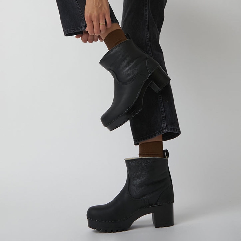 No.6 5" Pull On Shearling Clog Boot size 41 / 9